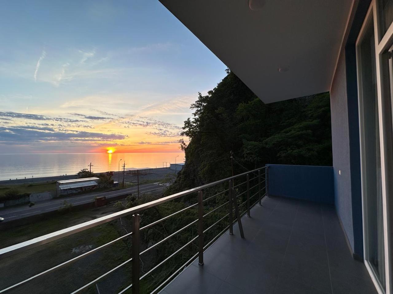 Guest House 99 Batumi Exterior foto